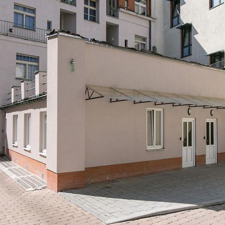 Cozy Apartment In Quiet Courtyard Near Charles Bridge ปราก ภายนอก รูปภาพ