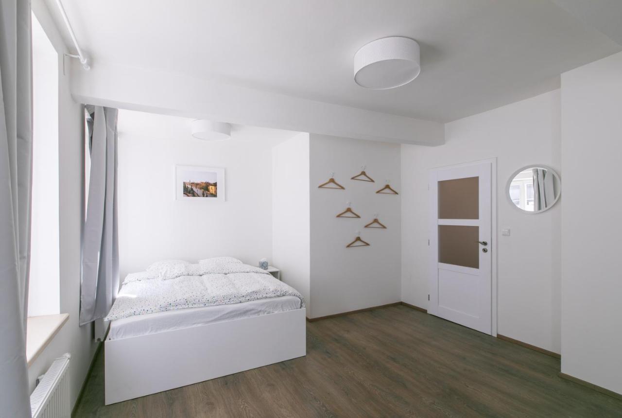 Cozy Apartment In Quiet Courtyard Near Charles Bridge ปราก ภายนอก รูปภาพ