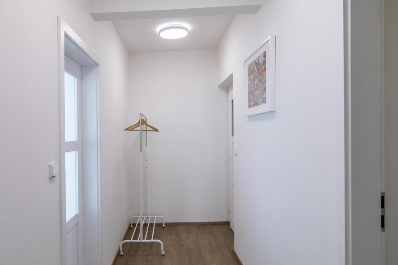 Cozy Apartment In Quiet Courtyard Near Charles Bridge ปราก ภายนอก รูปภาพ