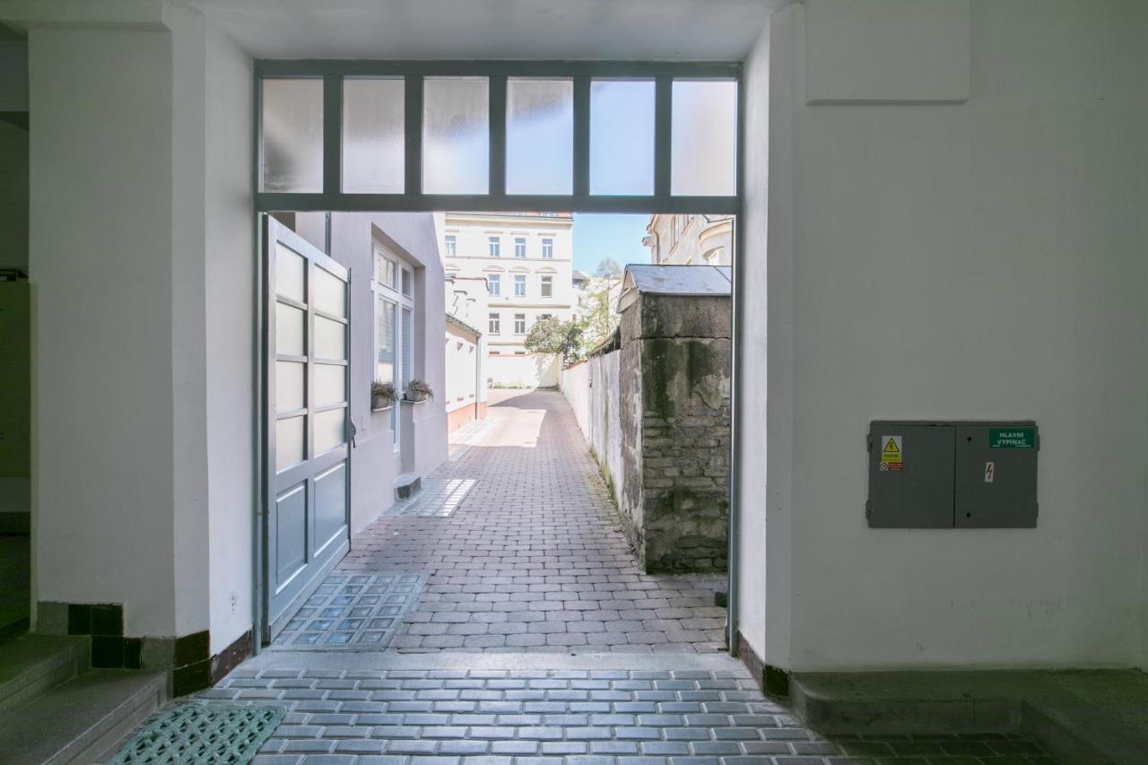 Cozy Apartment In Quiet Courtyard Near Charles Bridge ปราก ภายนอก รูปภาพ